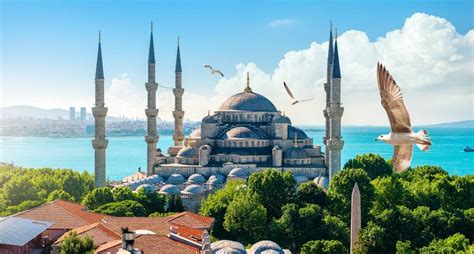 istanbul time to est time.